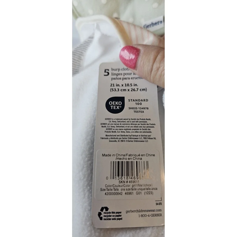 New 4 Gerber and 1 Cloud Island Baby Burp Cloth